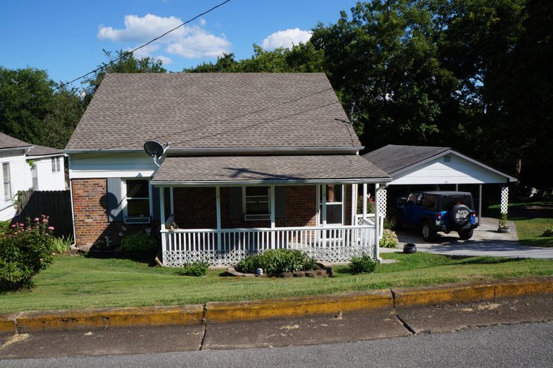 114 Howard St, Clinton, TN 37716