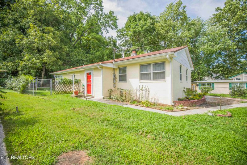 114 Manchester Rd, Oak Ridge, TN 37830