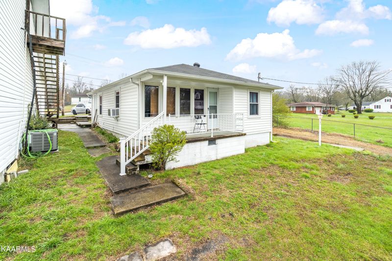 114 Midway Dr, Oliver Springs, TN 37840