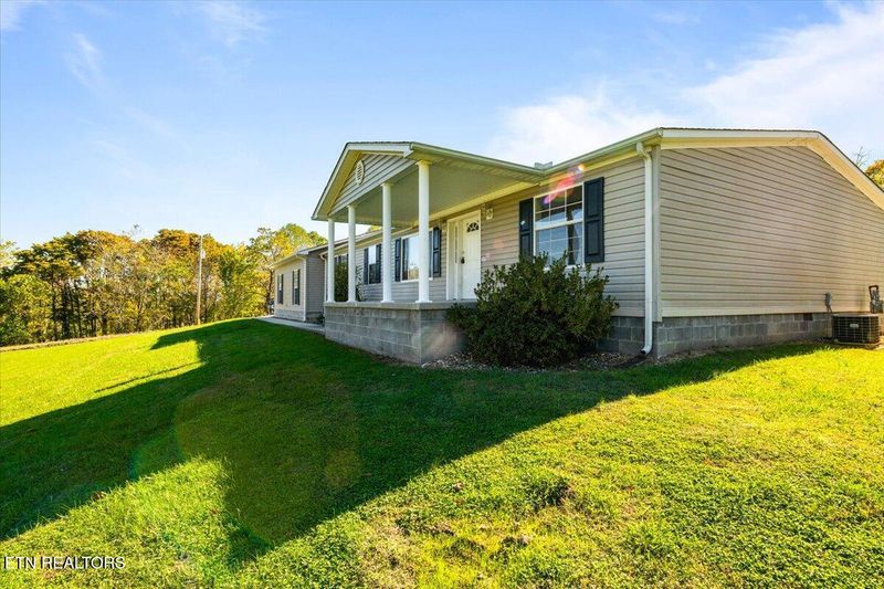 114 Myrtle Vinsant Ln, Jacksboro, TN 37757