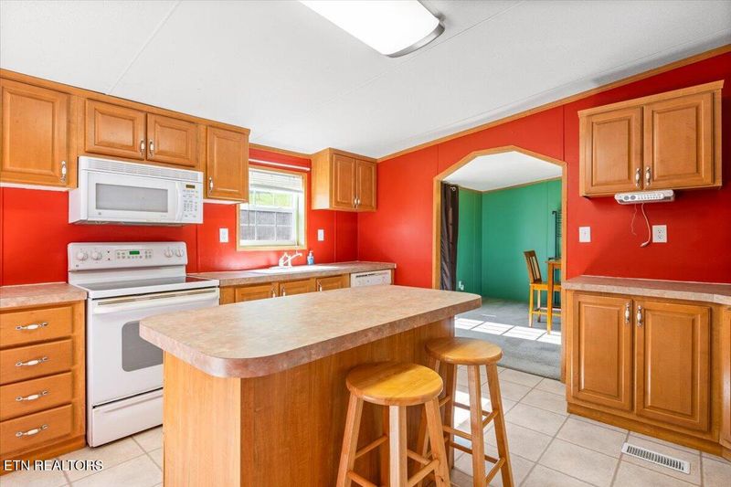 114 Myrtle Vinsant Ln, Jacksboro, TN 37757