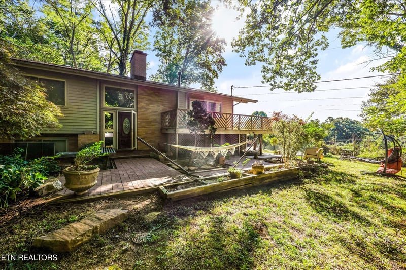 114 Nebraska Ave, Oak Ridge, TN 37830
