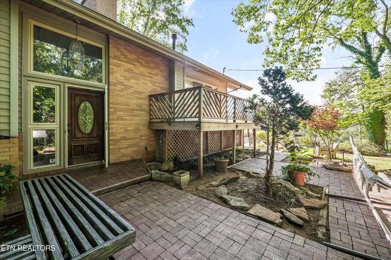114 Nebraska Ave, Oak Ridge, TN 37830