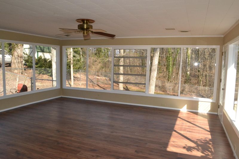 114 Outer Dr, Oak Ridge, TN 37830