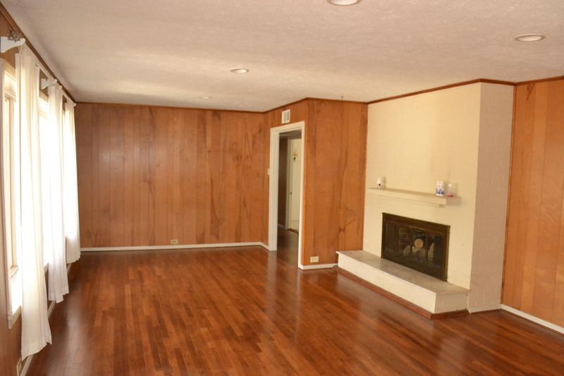 114 Outer Dr, Oak Ridge, TN 37830