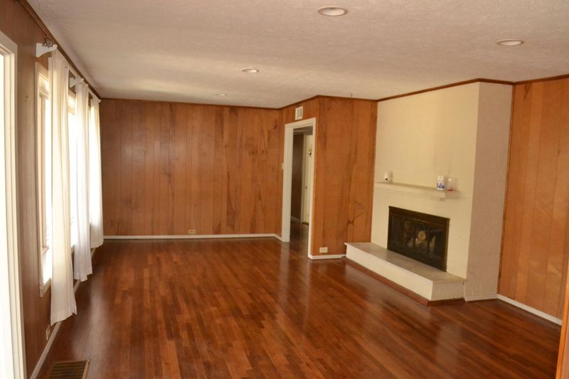 114 Outer Dr, Oak Ridge, TN 37830