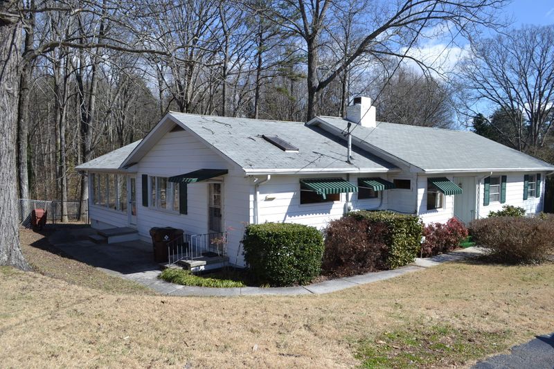 114 Outer Dr, Oak Ridge, TN 37830