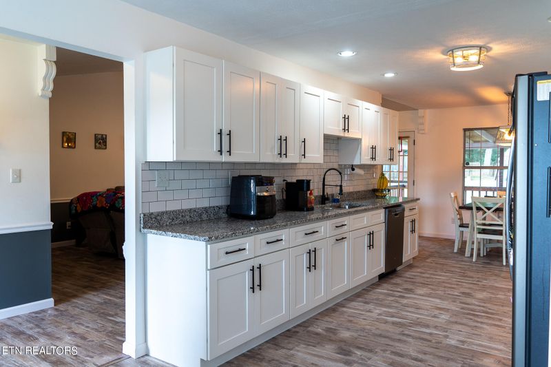 114 Rebel Rd, Harriman, TN 37748