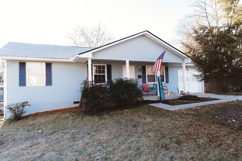 114 S Hickory Ln, Oak Ridge, TN 37830