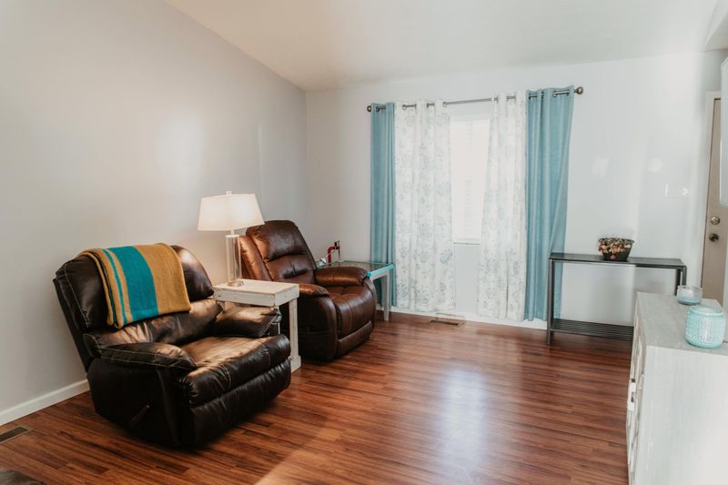 114 S Hickory Ln, Oak Ridge, TN 37830