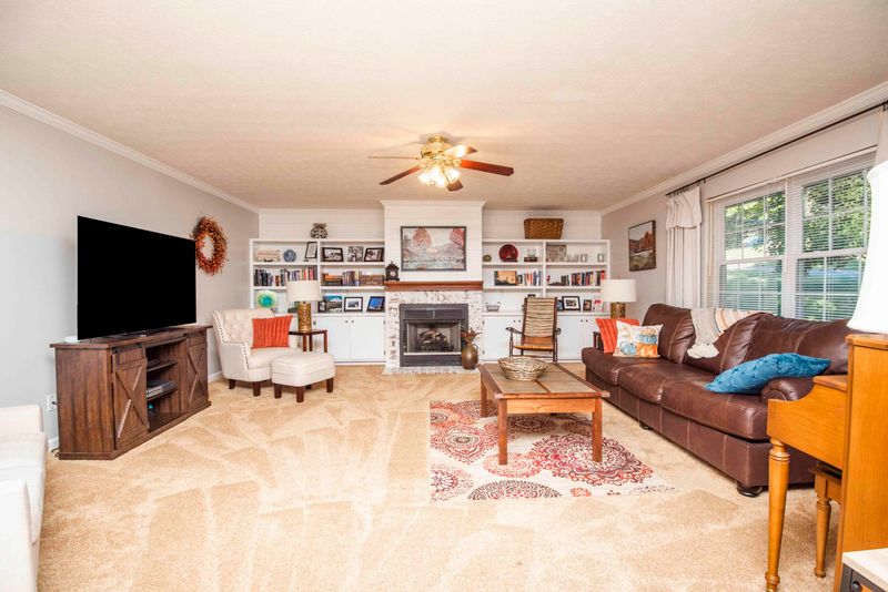 114 W Melbourne Rd, Oak Ridge, TN 37830