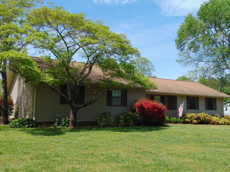 114 Westcliff Dr, Harriman, TN 37748