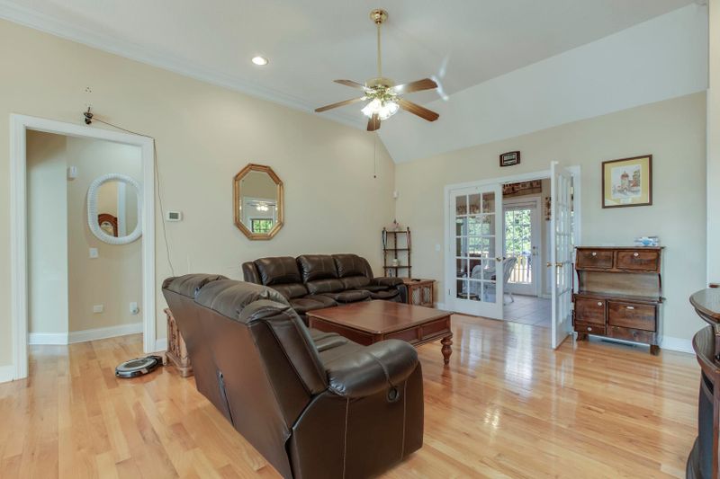 114 Wind Chase Dr, Madisonville, TN 37354