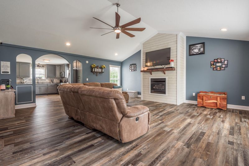 1140 Club Dr, Loudon, TN 37774