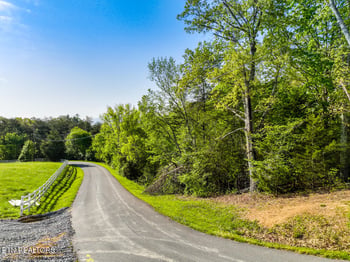 1140 Crestview Dr, Pigeon Forge, TN 37863