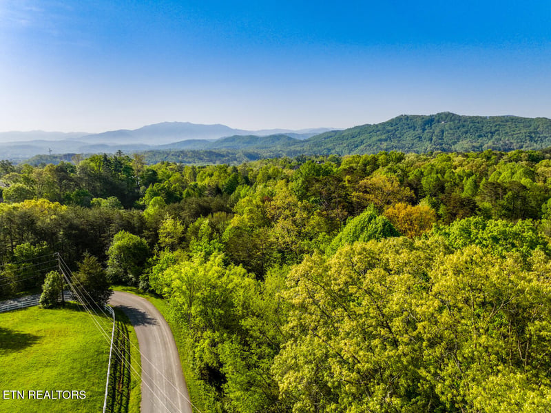 1140 Crestview Dr, Pigeon Forge, TN 37863