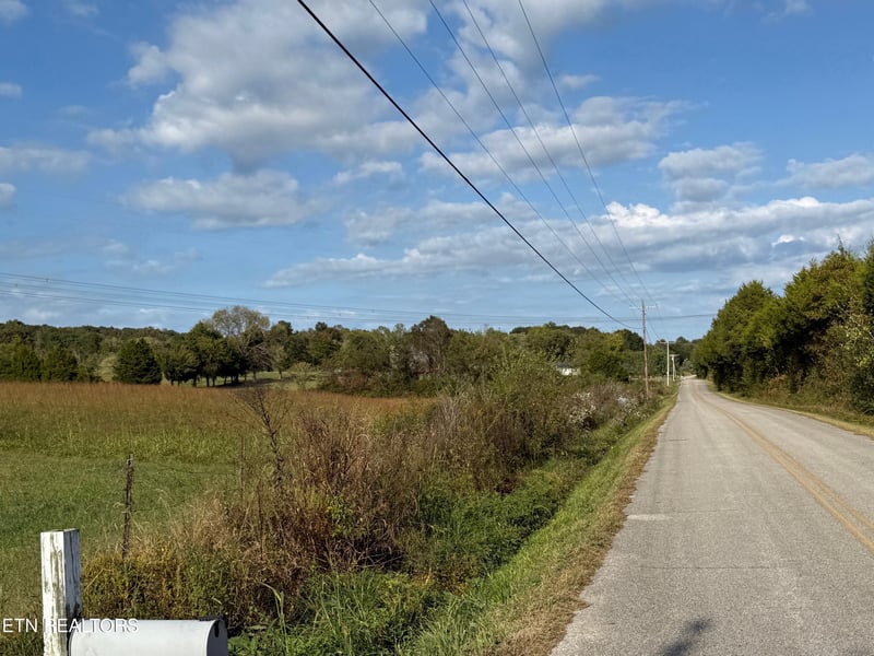 1140 Paint Rock Valley Rd, Philadelphia, TN 37846