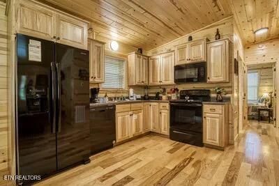 1140 Pinyon Cir, Pigeon Forge, TN 37863