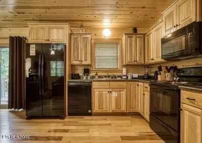 1140 Pinyon Cir, Pigeon Forge, TN 37863