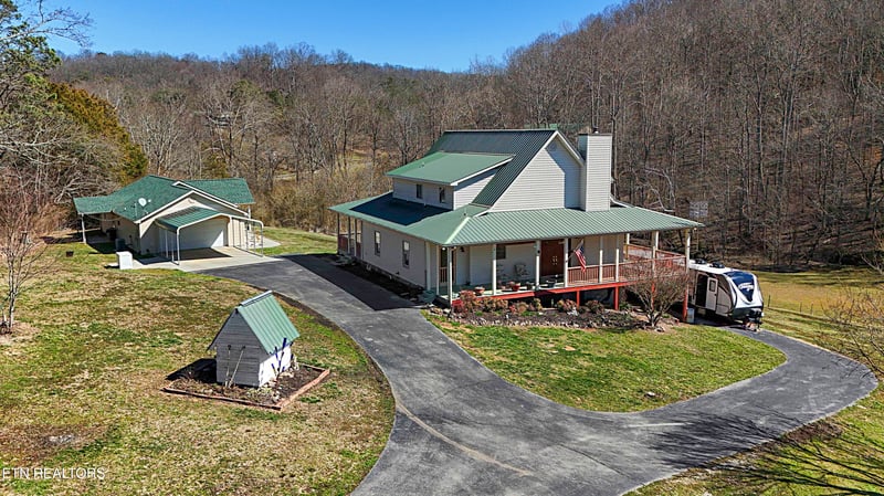 1140 Tater Valley Rd, Washburn, TN 37888