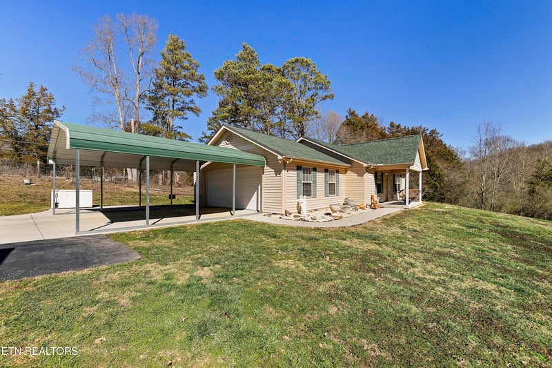 1140 Tater Valley Rd, Washburn, TN 37888