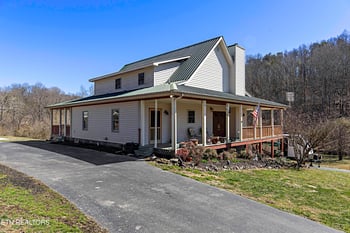 1140 Tater Valley Rd, Washburn, TN 37888