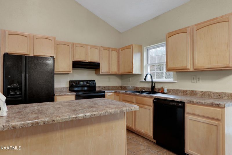 1140 Vista Dr, Sevierville, TN 37862