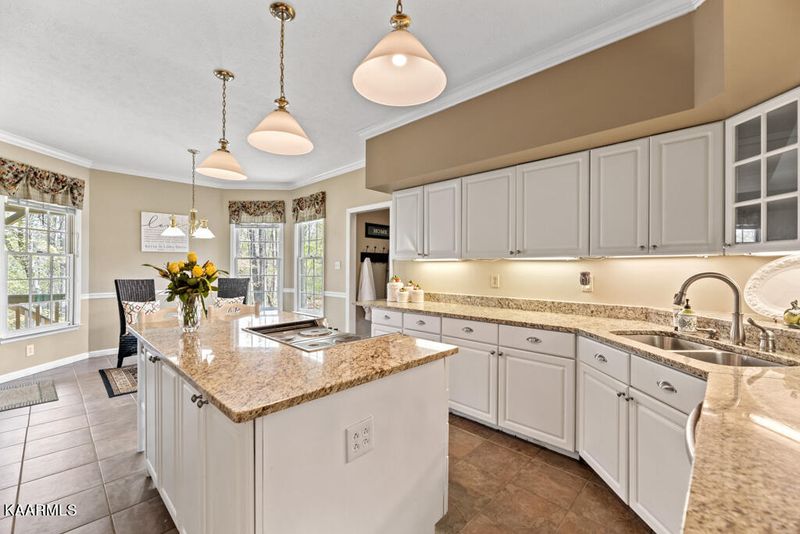 1140 Winding Way Dr, Knoxville, TN 37923