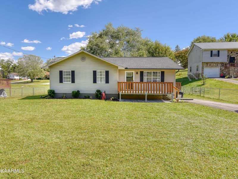 1141 Loop Rd, Lafollette, TN 37766
