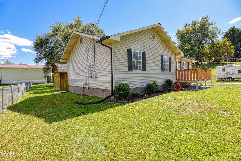1141 Loop Rd, Lafollette, TN 37766