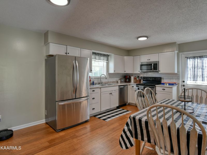 1141 Loop Rd, Lafollette, TN 37766