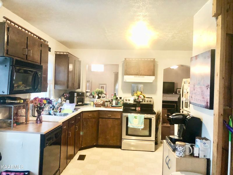 1141 Mayflower Rd, Kingston, TN 37763