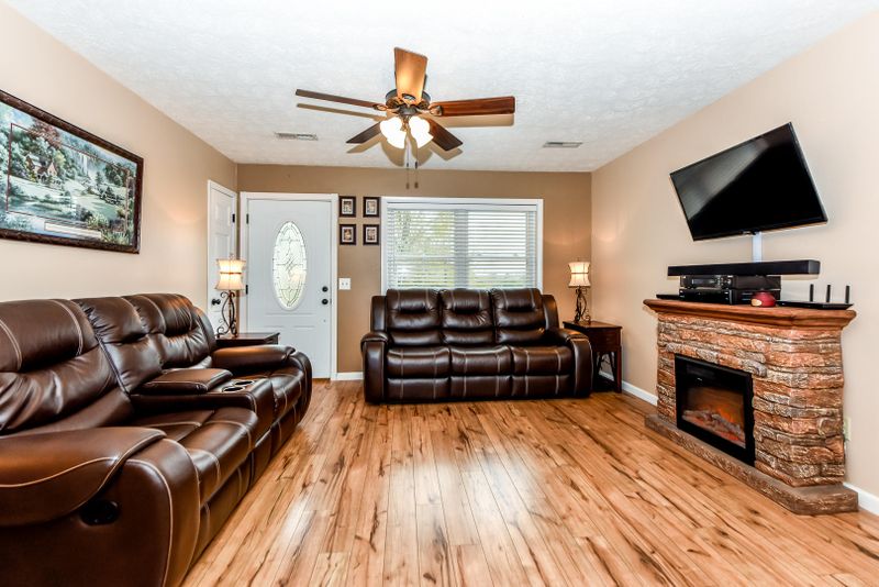 1141 Middle Ridge Rd, Sevierville, TN 37862