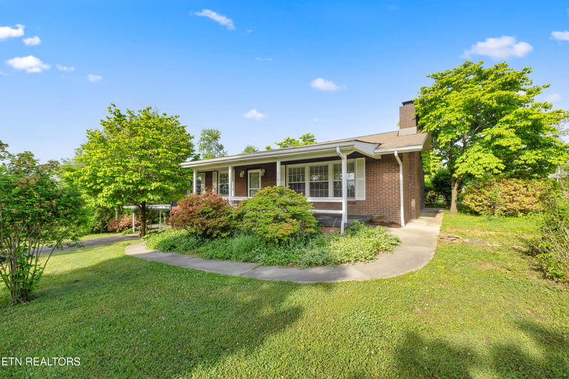 1141 Sanders Rd, Knoxville, TN 37923