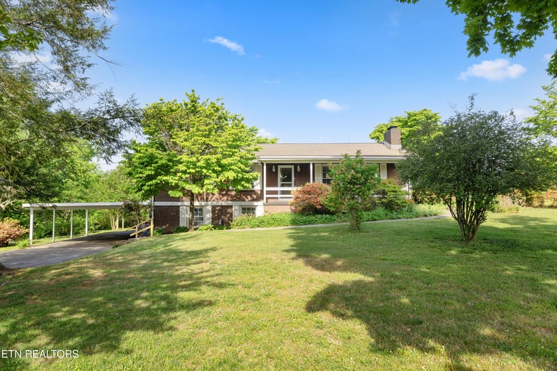 1141 Sanders Rd, Knoxville, TN 37923