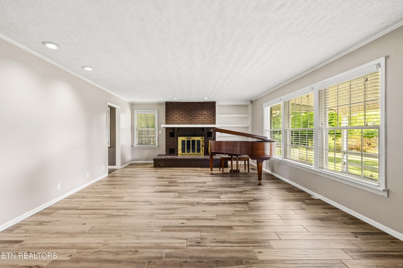 1141 Sanders Rd, Knoxville, TN 37923