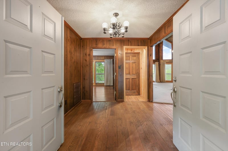 11417 Berry Hill Dr, Knoxville, TN 37931