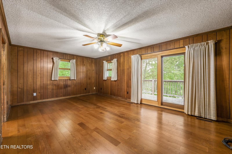 11417 Berry Hill Dr, Knoxville, TN 37931