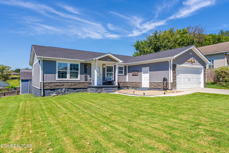 1142 S Gregory Valley Dr, Sevierville, TN 37876