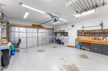 1142 S Gregory Valley Dr, Sevierville, TN 37876