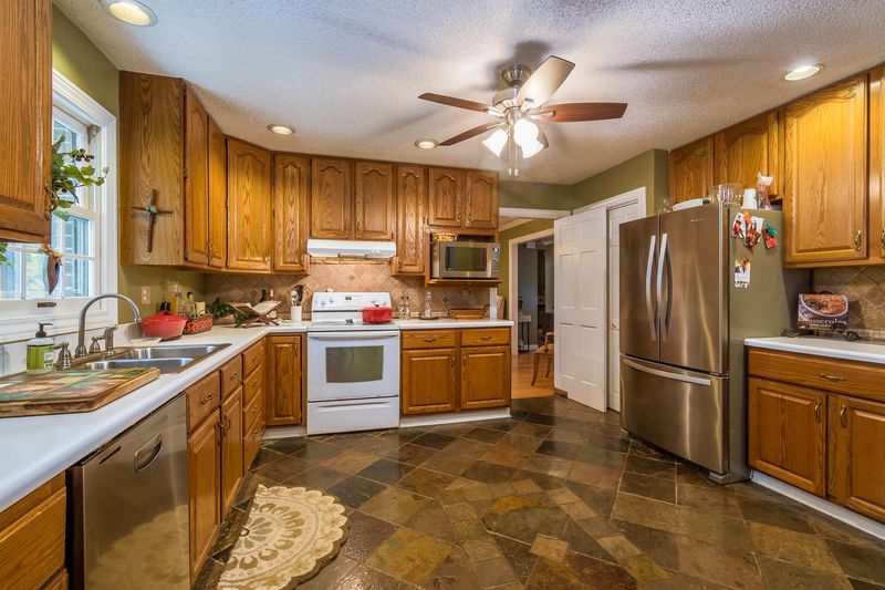 1143 Mccammon Rd, Knoxville, TN 37920