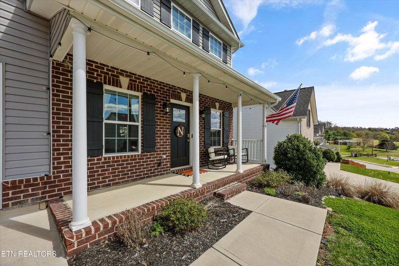 1145 Cloud View Dr, Powell, TN 37849