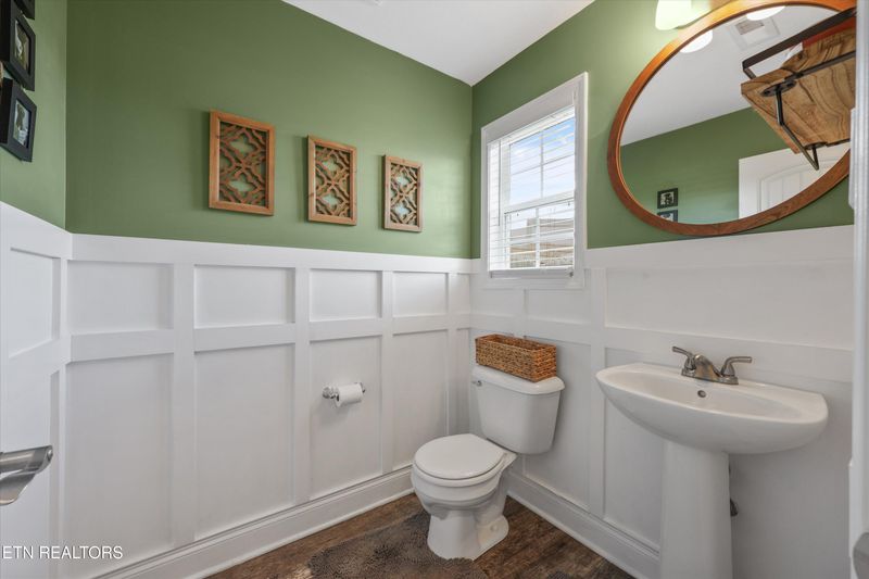 1145 Cloud View Dr, Powell, TN 37849