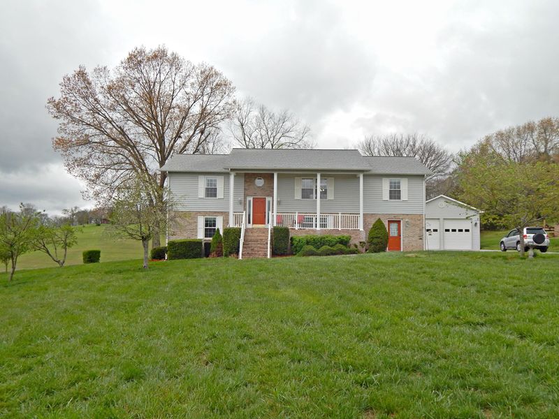 1145 Eagle View Dr, Kodak, TN 37764
