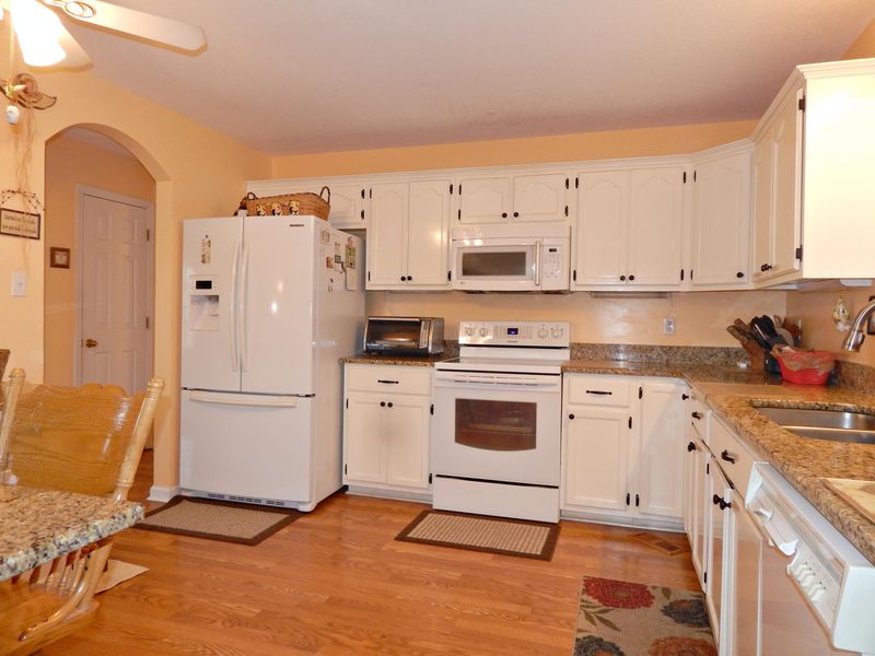 1145 Eagle View Dr, Kodak, TN 37764
