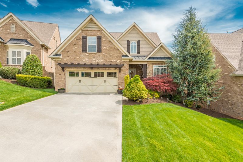 1146 Bishops View Ln, Knoxville, TN 37932