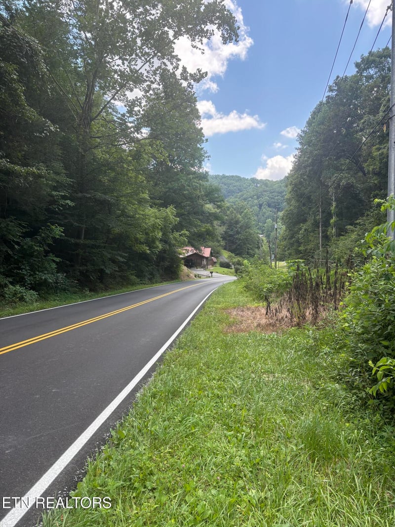 1146 Pine Mountain Rd, Pigeon Forge, TN 37862