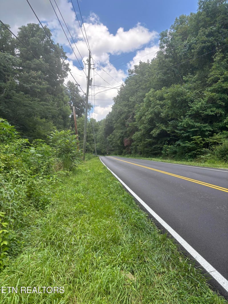1146 Pine Mountain Rd, Pigeon Forge, TN 37862
