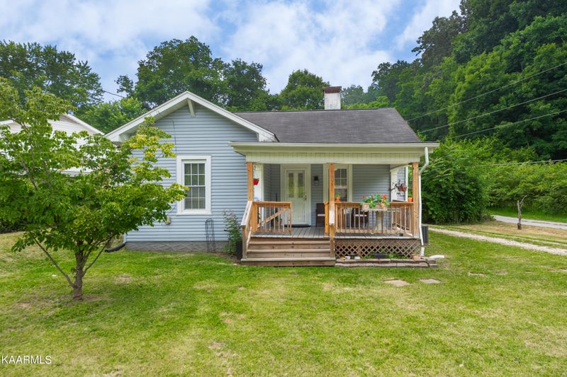 1147 Baker Ave, Knoxville, TN 37920