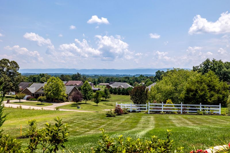 1147 Houston Springs Rd, Greenback, TN 37742